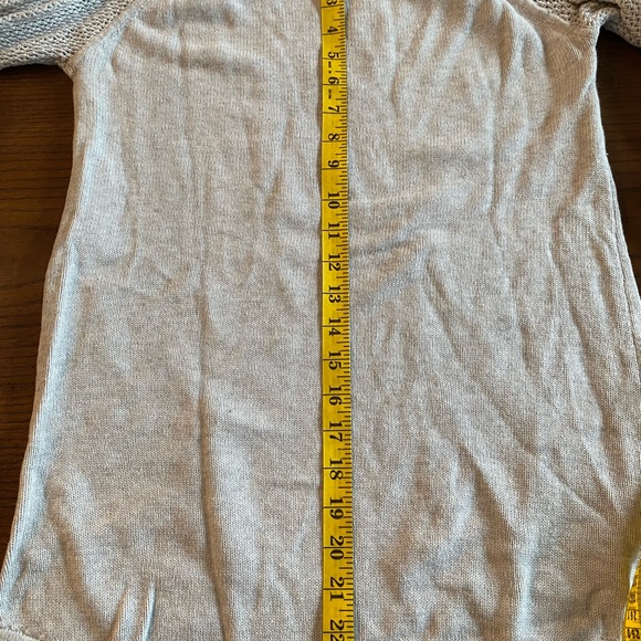 🤩💕Ivviva Girl’s size 14 Light Grey Knit Sweater (Size 4-6 between women’s)🤩💕 - Picture 10 of 10
